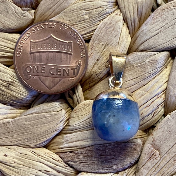 GEMSTONE PENDANT - Blue and white textured natural stone with gold detail - Picture 3 of 3